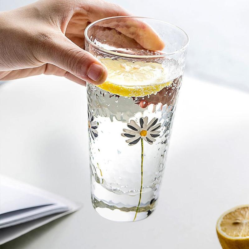 Hammered Texture Glass Cup with Daisy Pattern Creative Design for Water Juice Drinks Home Use Heat Resistant Aesthetic Gift