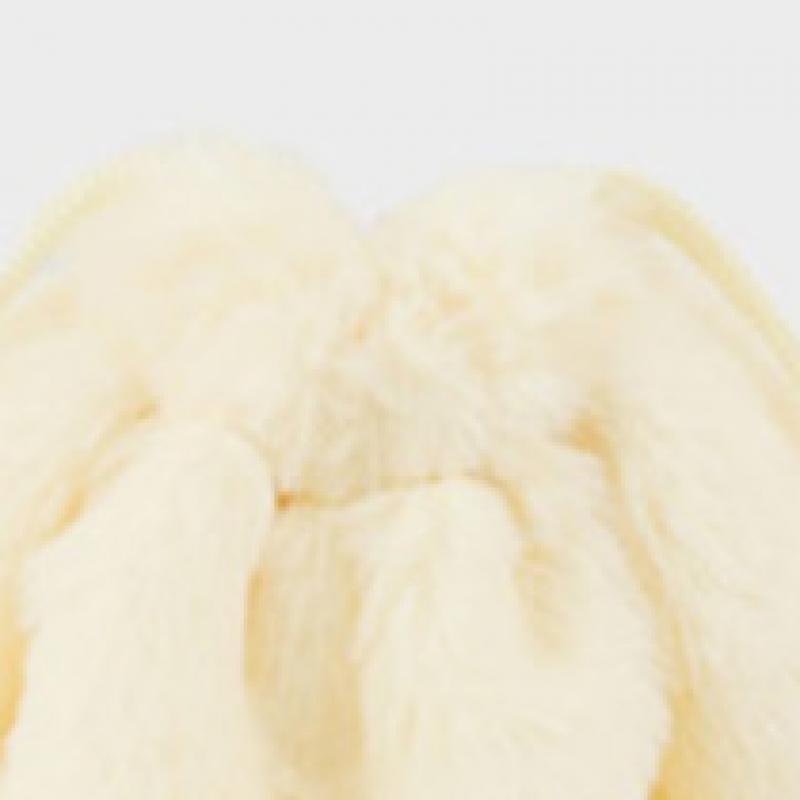 Daiso Fuzzy Pouch  Medium 