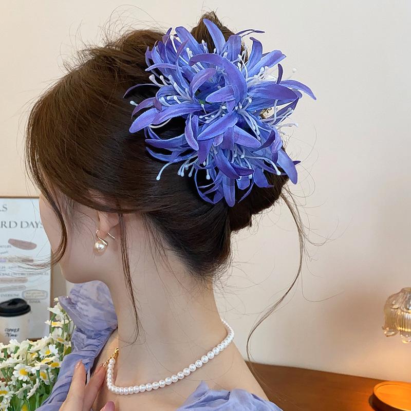 Spider Lily Flower Hair Claw Clips for Women Long Tassel Shark Clip Dedicate Crystal Acrylic Hairgrips Birthday Decoration K