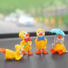 4 Stück süße Entenpuppen-Auto-Innendekorationen, Armaturenbrett-Ornamente, Mittelkonsolen-Dekoration, Autozubehör für Büro, Zuhause, Auto