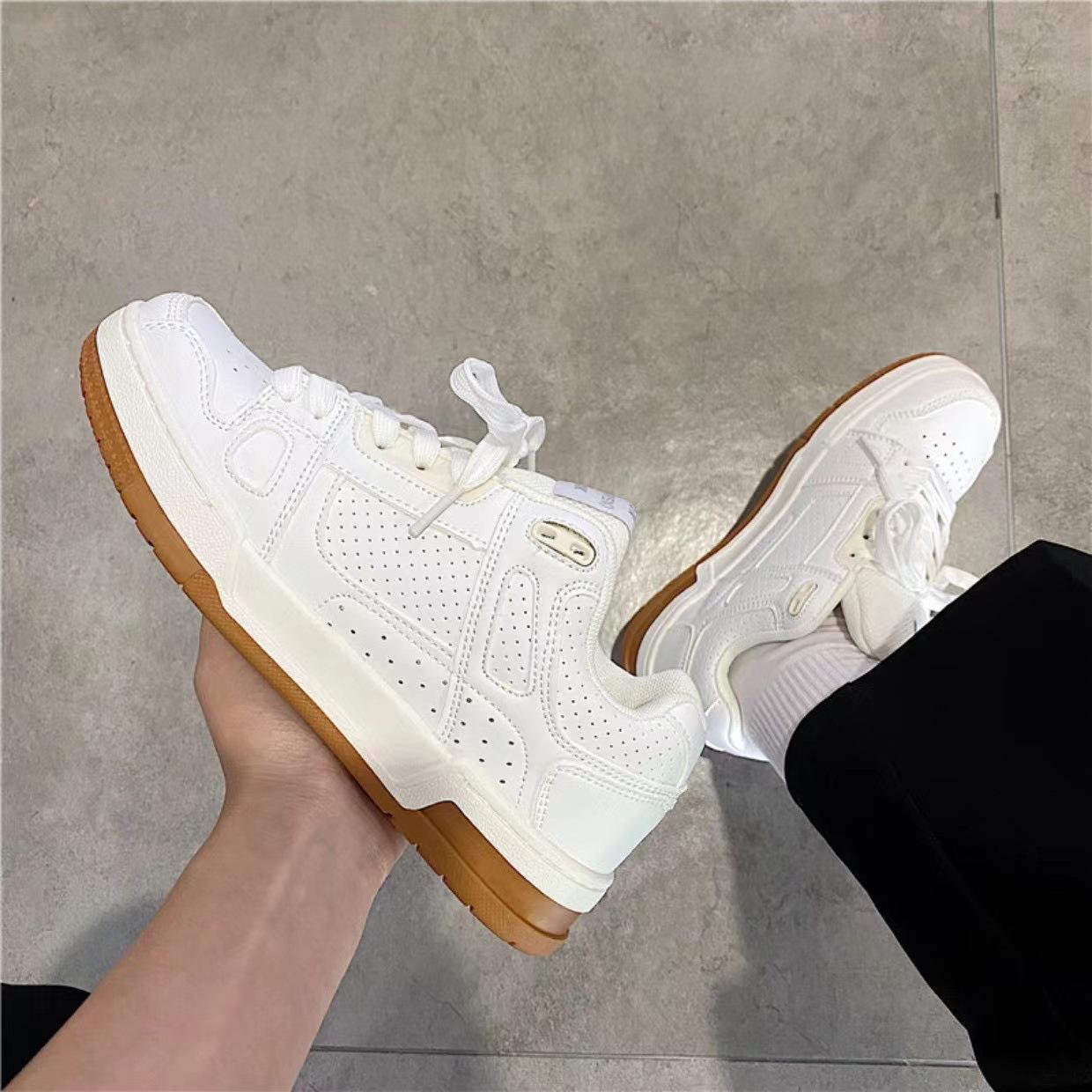 

2025 spring and autumn new bread shoes male and female students casual couple skateboard shoes street photography retro sports shoes 44 білий