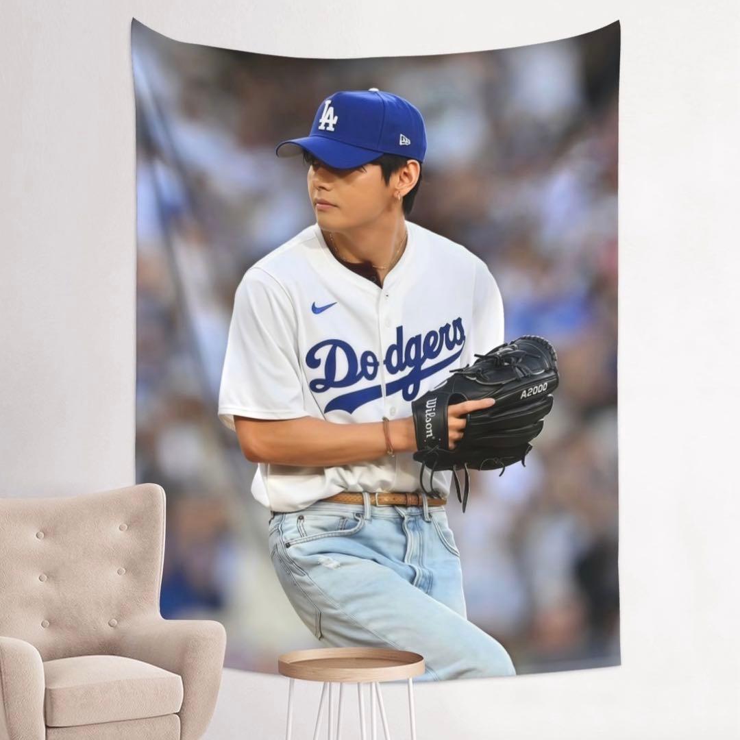 

[USED] BTS Tapestry MLB Taehyung V Tae