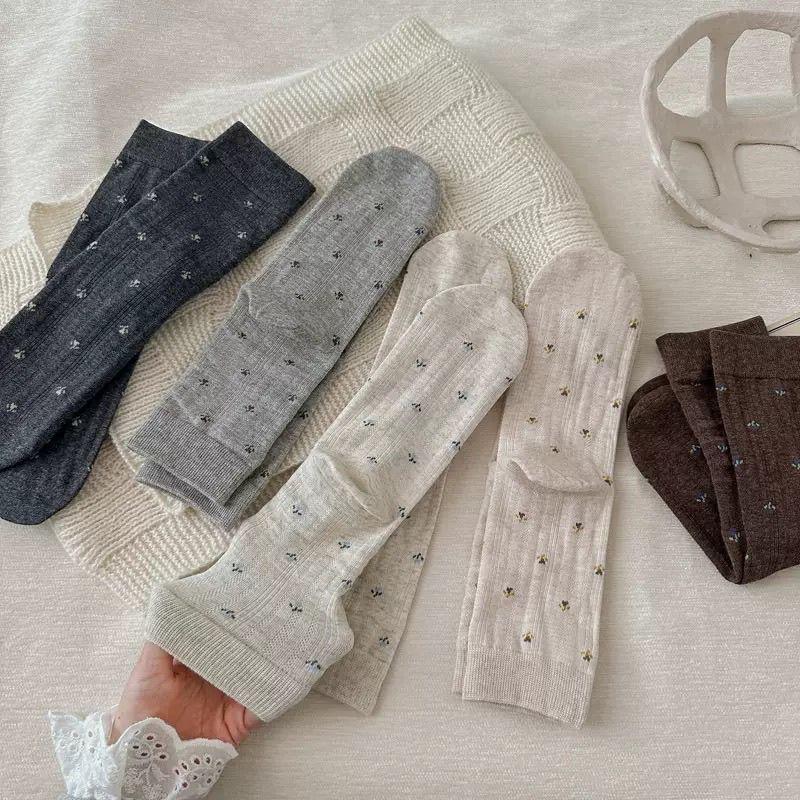 Soft Little Floral Socks for Autumn and Winter, Mid-length Children's Socks That Are Versatile and Elegant, Pile-up Socks, and Long Socks.