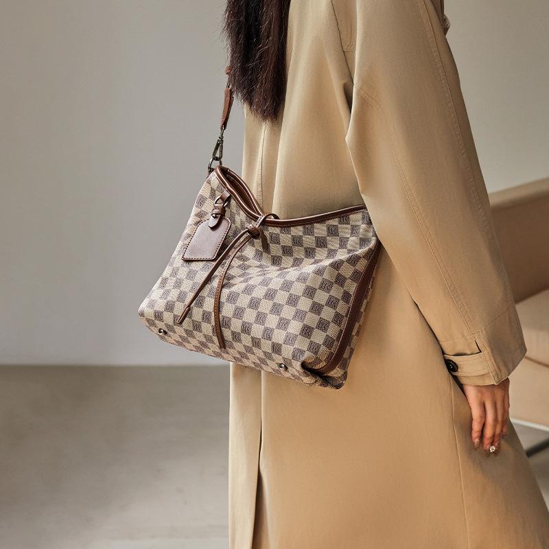 Mrs. Qiao 2025 New Vintage Floral Print Letter Women's Shoulder Bag Large Capacity Crossbody Bag Women's Bag