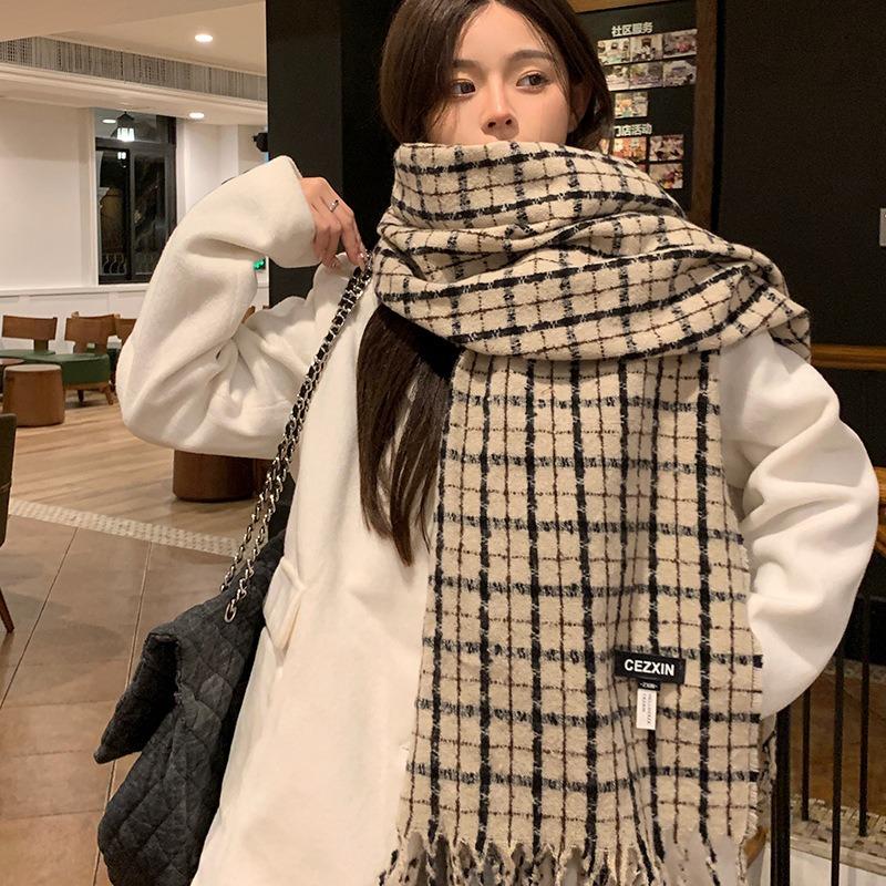Scarf women's autumn and winter versatile thickened warm neck protection plaid scarf high-end knitted new model