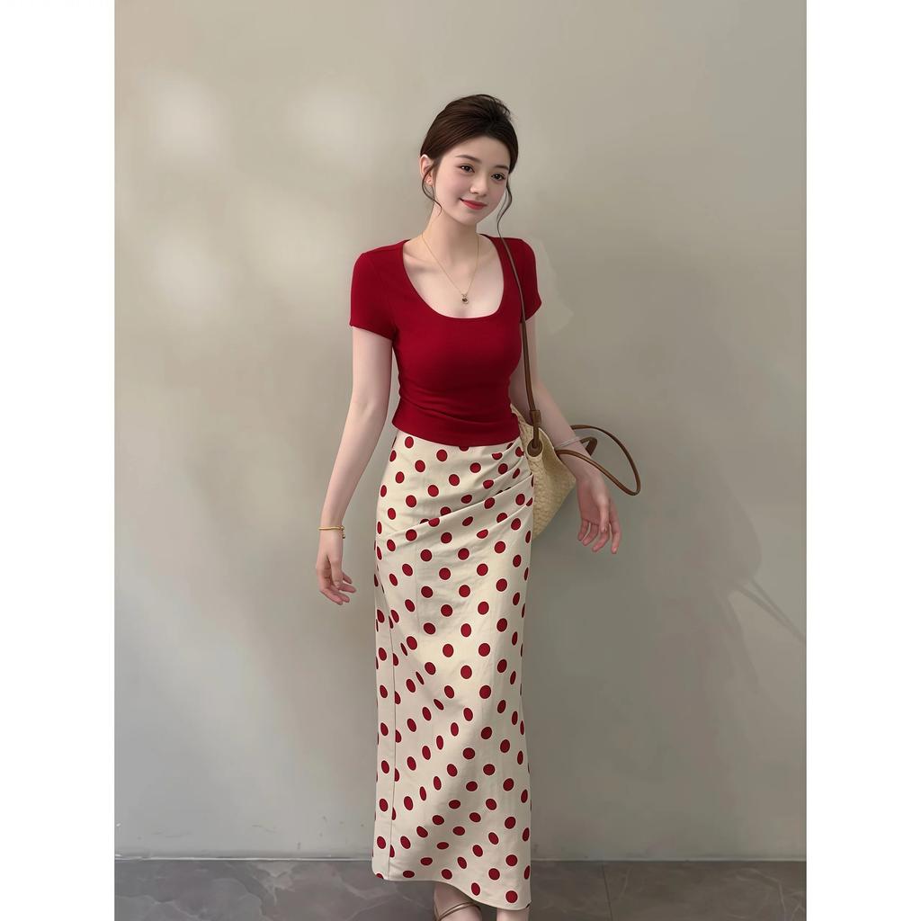 2026 summer new retro Hong Kong style polka dot red short-sleeved top with casual and thin skirt two-piece set