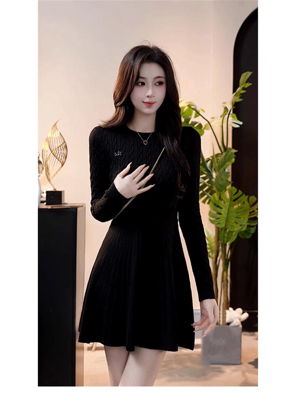 

Платье-свитер с круглым вырезом и облегающего кроя в стиле инфлюенсера Douyin 2025 для женщин - Доступны большие размеры M (90-105 jin)