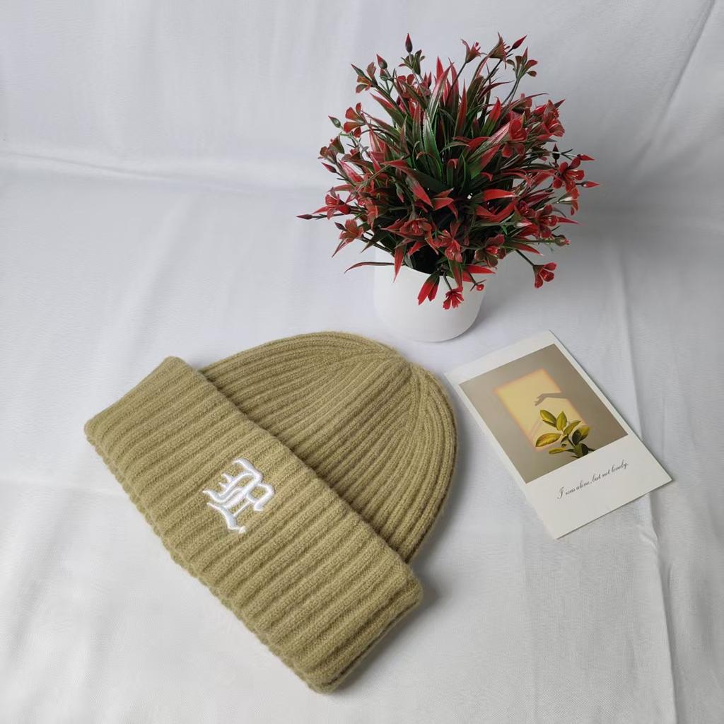 Cappello di lana più venduto alfabeto autunno e inverno cappello freddo uomo e donna coppie cappello lavorato a maglia caldo ispessito protezione orecchie semplice