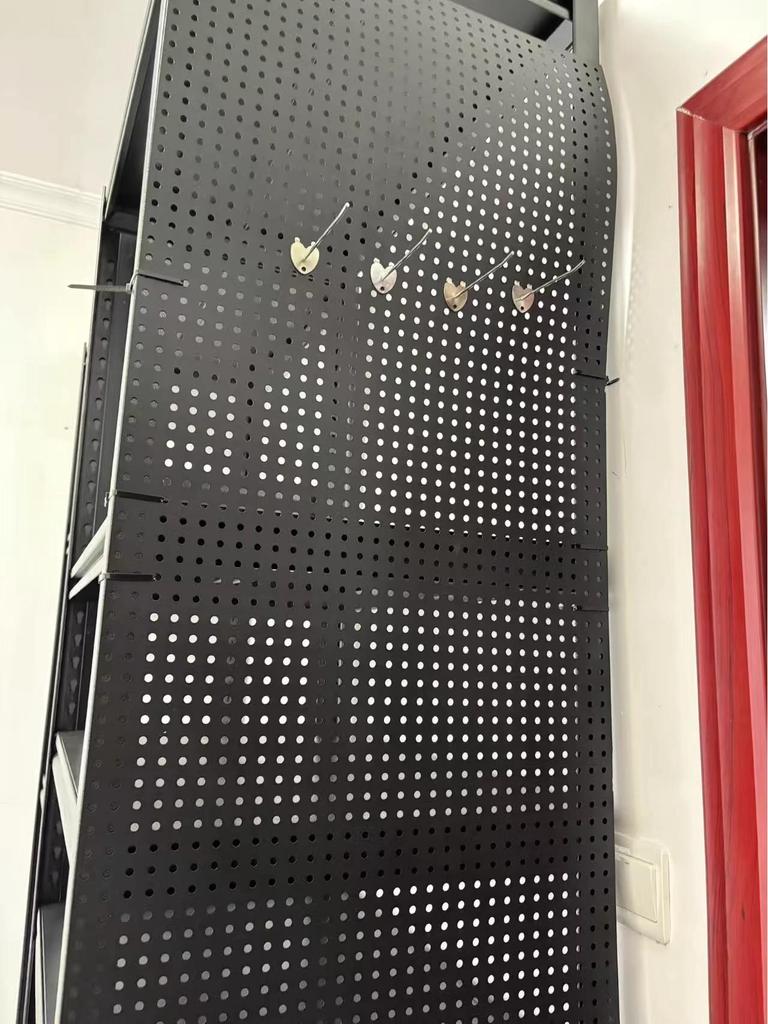 Rahmenloses Metall-Lochplatten-Lagerregal für Werkzeuge, Telefone, Schmuck und mehr