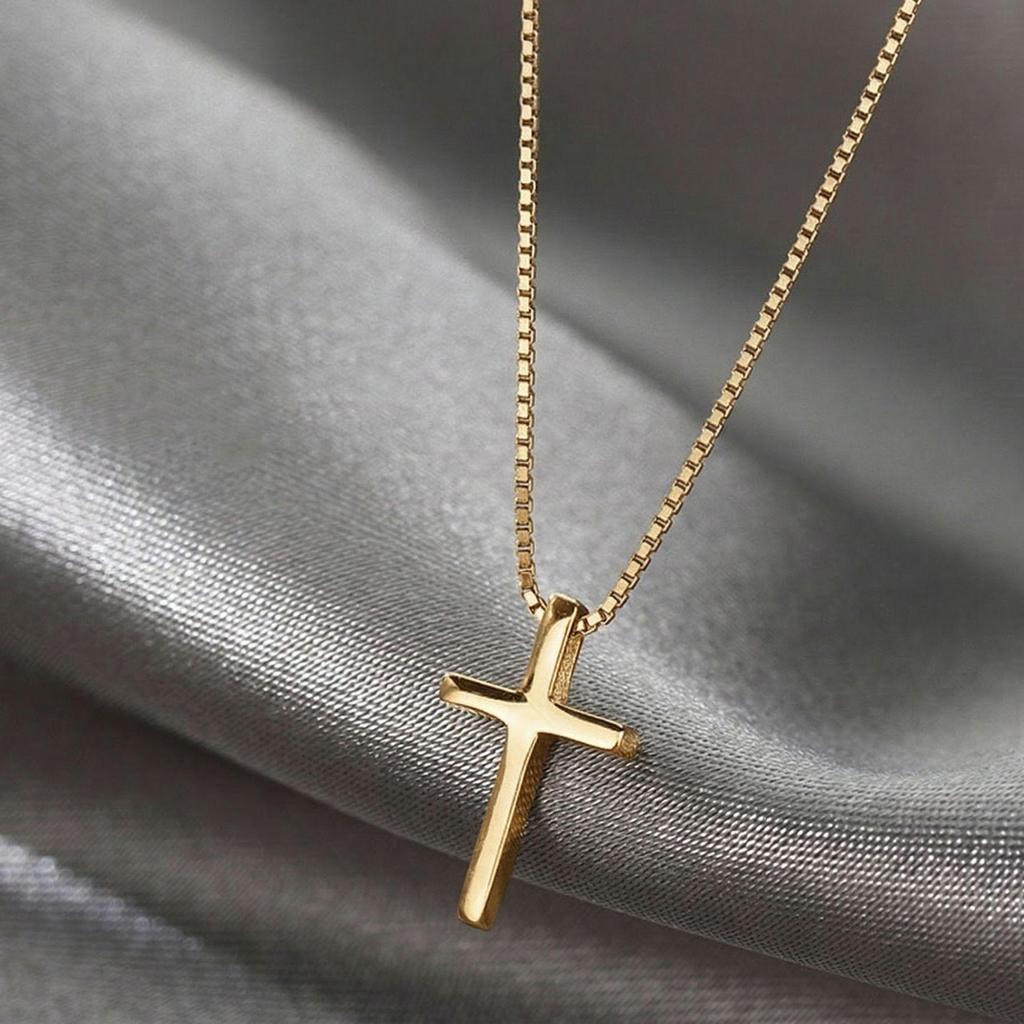 2025 Light Luxury Women's Cross Necklace: Clavicle Chain with High-End Commuting Style