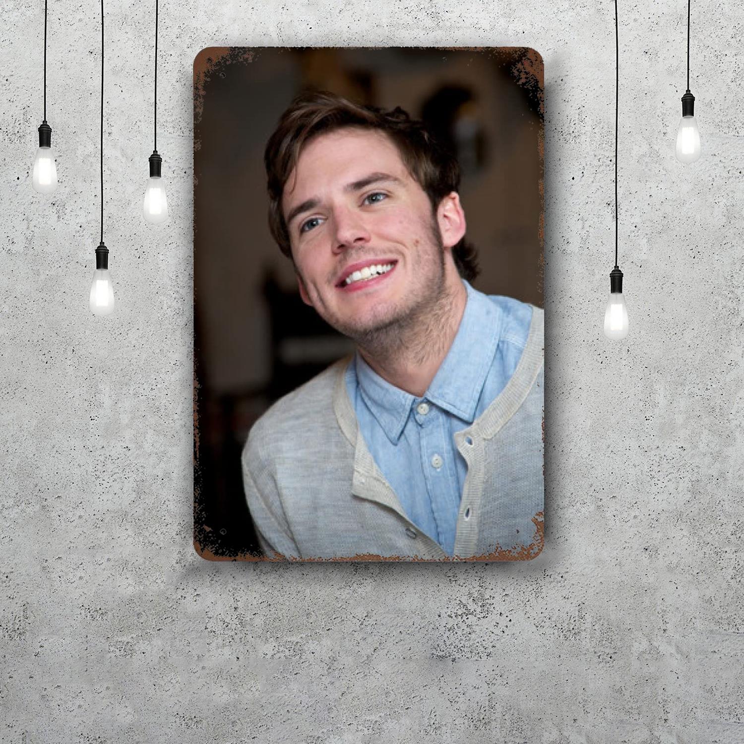 

sam claflin actor Vintage Metal Tin Signs Posters Decor Retro Metal Plaque Wall Art Decor for Garage Bar 20x30cm（7.8x11.8inch）