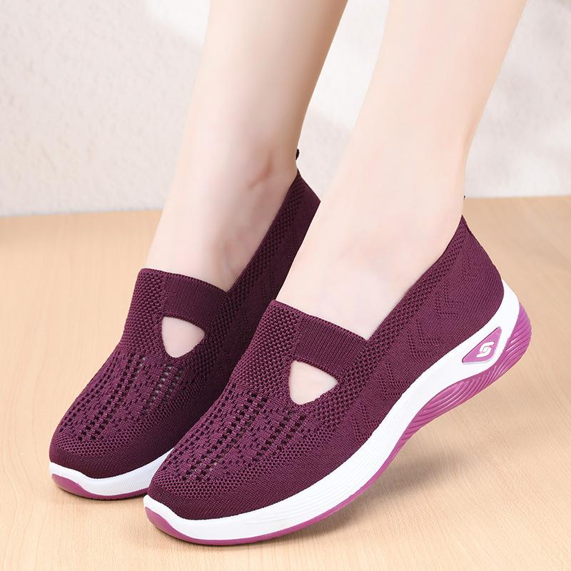 Old Beijing Cloth Shoes Women's Spring New Breathable Middle and Old Mother Shoes Large Size Women's Shoes E Generation Sticker