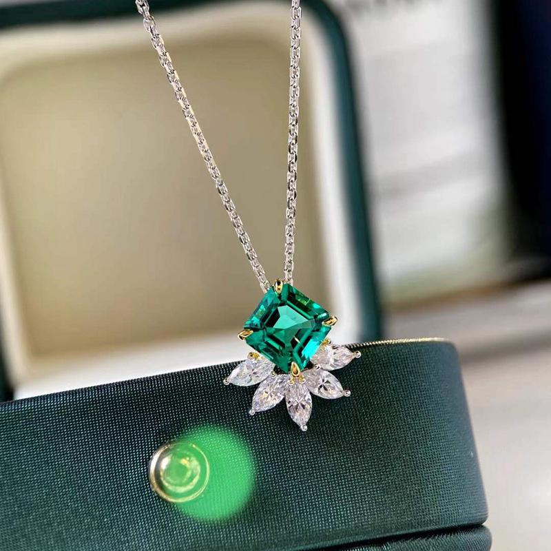 Gold-Plated Sterling Silver Diamond Pendant Necklace for Women - Luxurious and Elegant Design