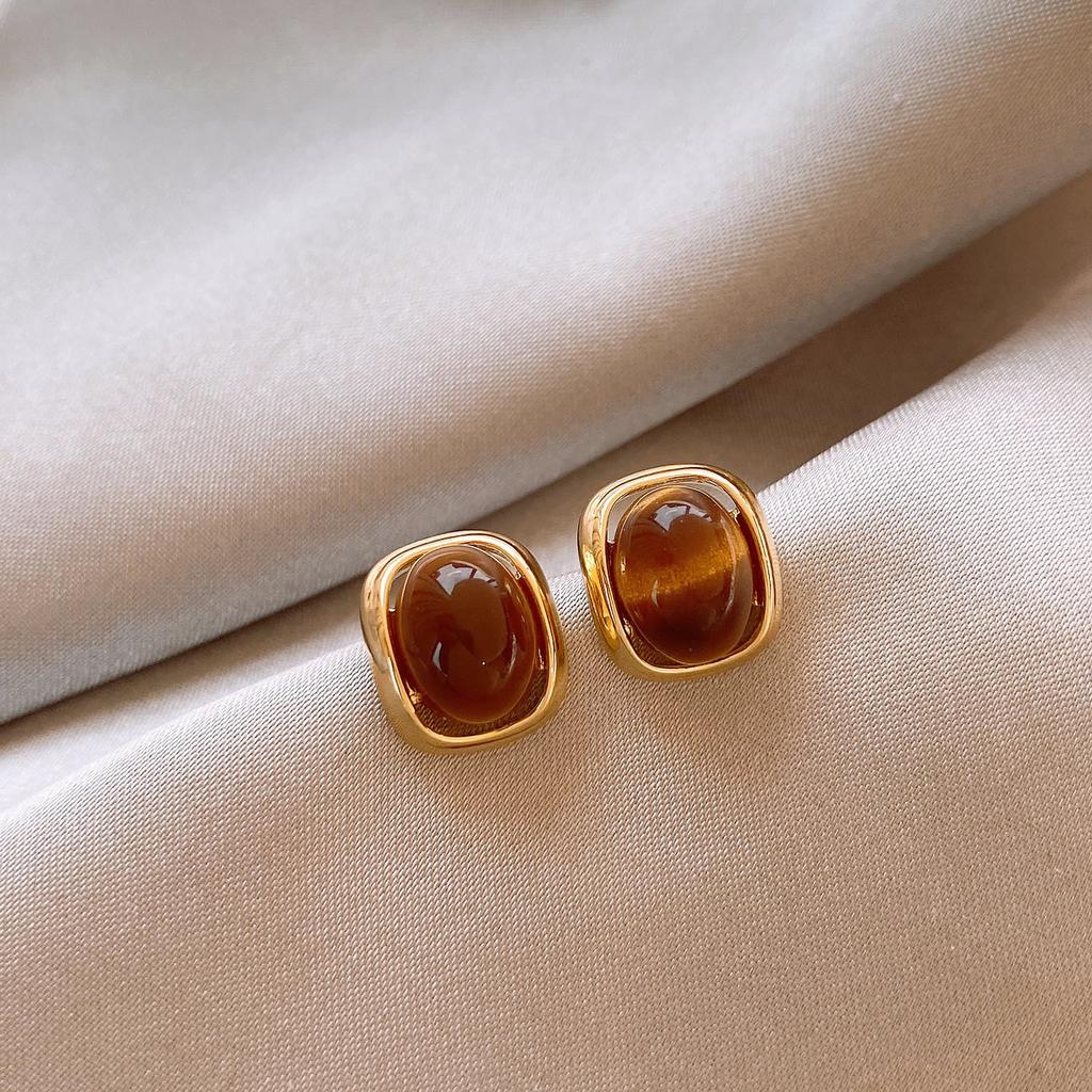 Maillard Retro Coffee Earrings Vintage Hong Kong Luxury Studs Chic Versatile Accessories for Women