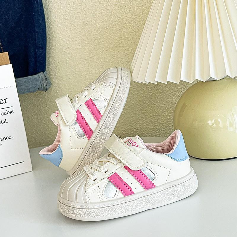 Children's board shoes 2025 spring and autumn new girls non-slip sports shoes medium and small children shell head shoes fashionable boys soft sole