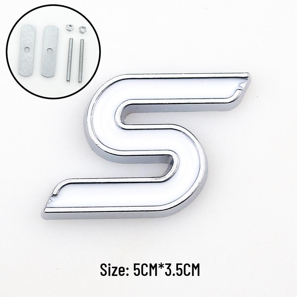 """S"" Logo""": Ideální pro upravené Fordy Mondeo, Focus, Fiesta a další sportovní modely. Obsahuje kovový znak vozu "S".
