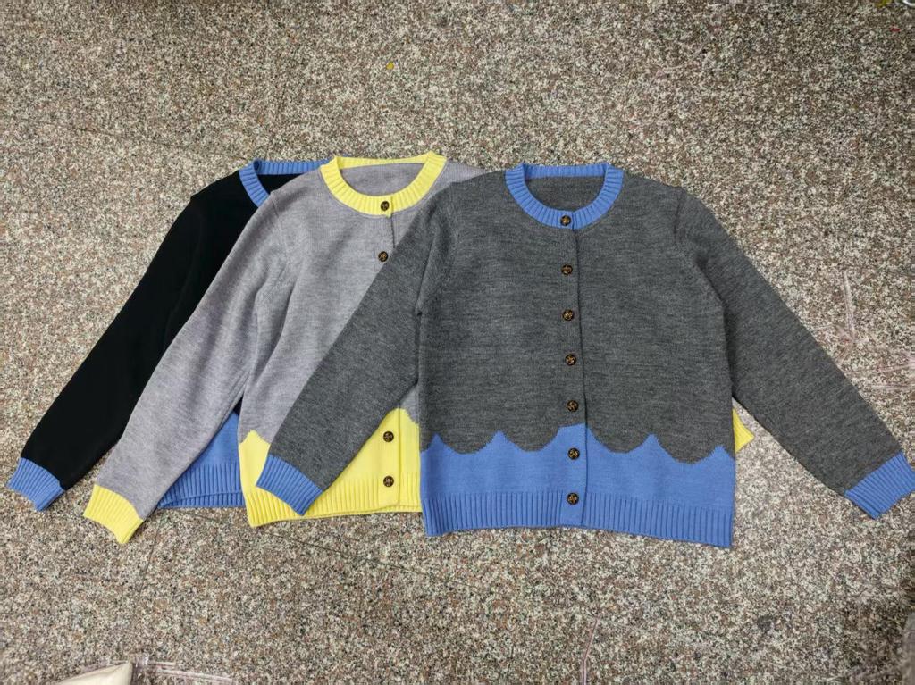 Korean Round Neck Patchwork Knit Cardigan - Women's Casual Loose Sweater for Autumn & Winter