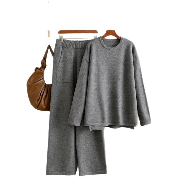 A Two-piece Solid Color Set of Loose Knitted Round-neck Sweaters and Fashionable Casual Wide-leg Pants for Autumn and Winter