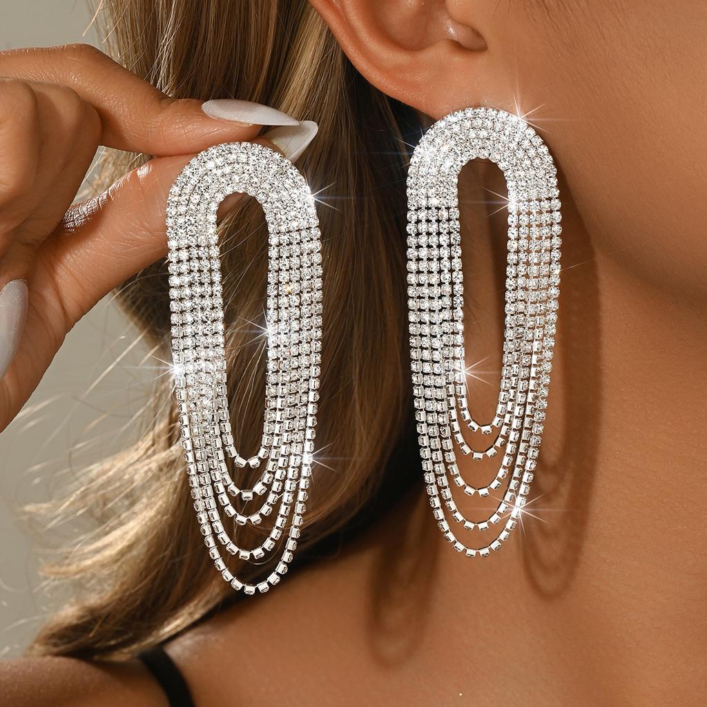 Heavy industry diamond studded rhinestone earrings are suitable for versatile commuting, dating, earrings, and earrings for girl