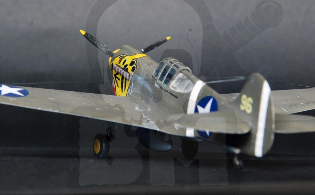Mcrzd202 P-40e Aleutian Tiger 1:72 Start Set