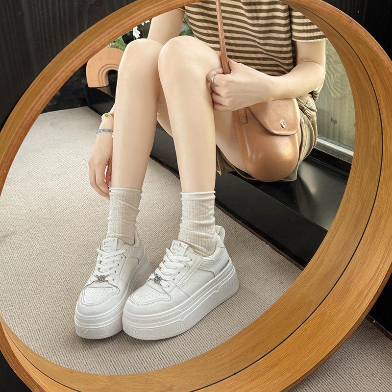 2025 New Thick-soled Lace-up Simple Little White Shoes for Women In the Spring of 2025, Thin and Versatile, Popular Niche Fashion Display