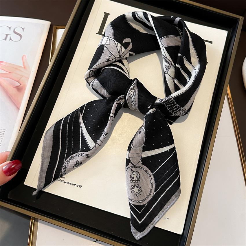 Spring/Summer Chain Graphics Print Neck Scarf Outdoor Decoration Wraps for Women Breathable 70*70cm Imitation Silk Square Scarf