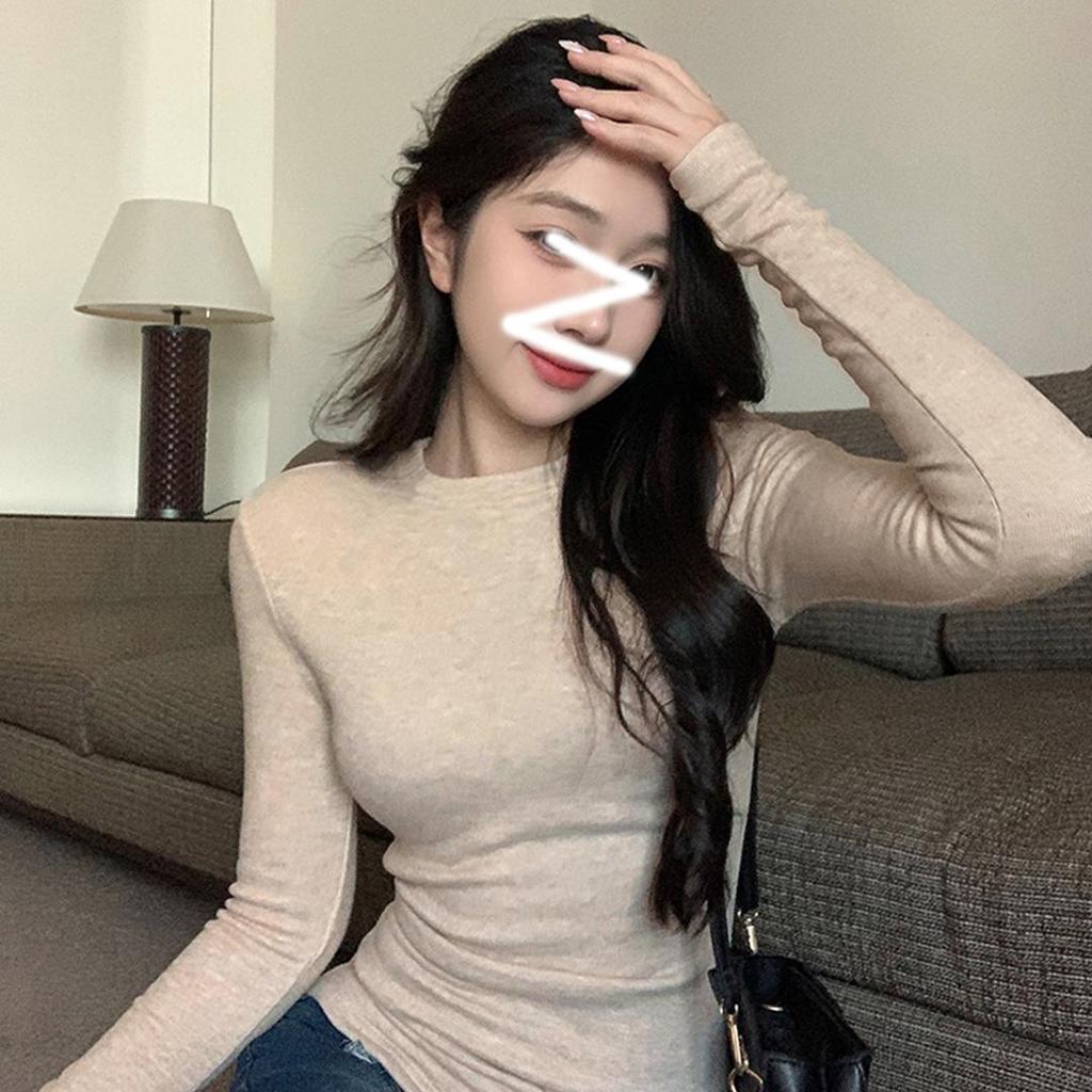 Women's Fleece-Lined Slim Fit T-Shirt: Round Neck, Dropped Shoulders, Cinched Waist, Long Sleeves, Flattering Inner Layer for Autumn/Winter 2025.