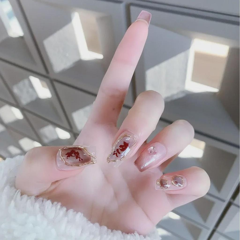 Fallen Flower Nails: Pure Handmade Nail Art with Golden Silk Leaves and Cat's Eye Effect for Whiter, Longer-Looking Hands