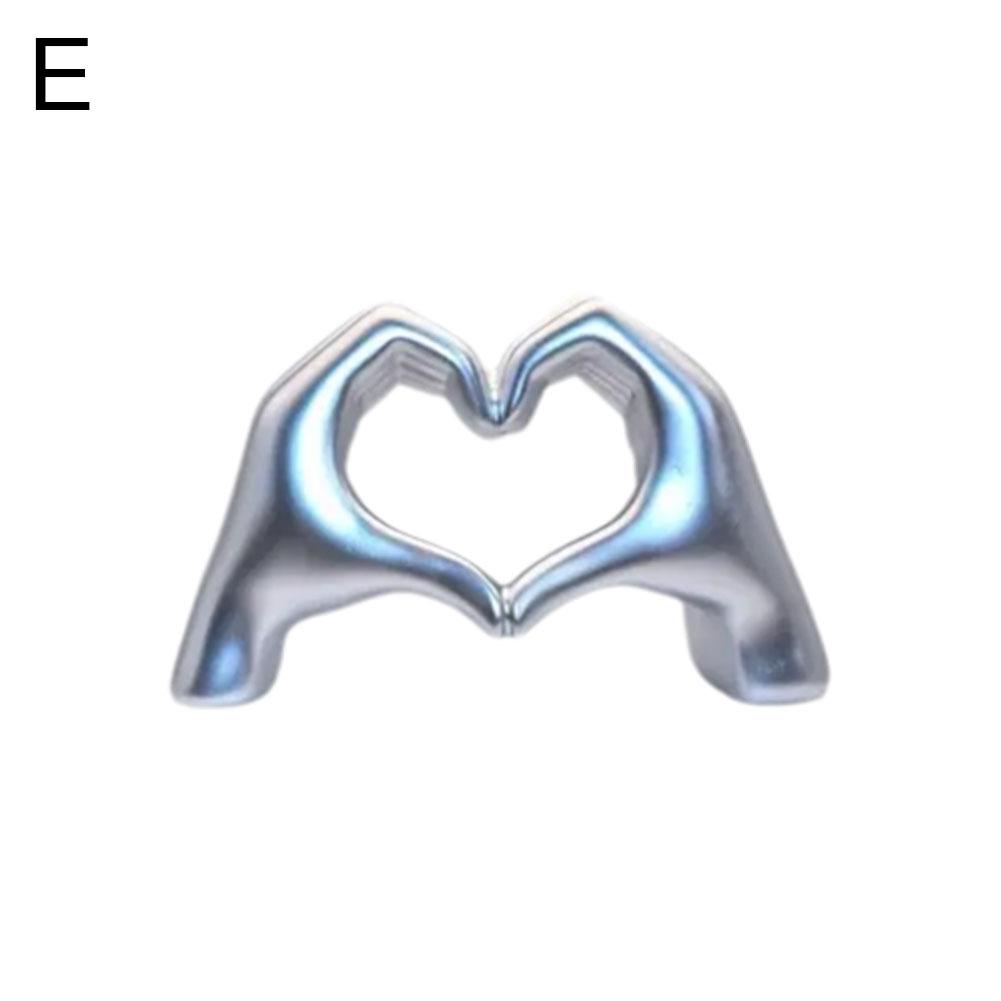 

Heart-shaped gesture statue Resin Love Gesture Statues Sculptures Desktop Ornament Sculpture Figurines Office Home Decoration