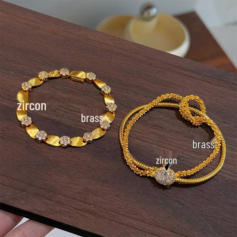 French Retro Silk Satin Floral Bracelet: Exquisite, Fashionable, Light Luxury Hand Jewelry