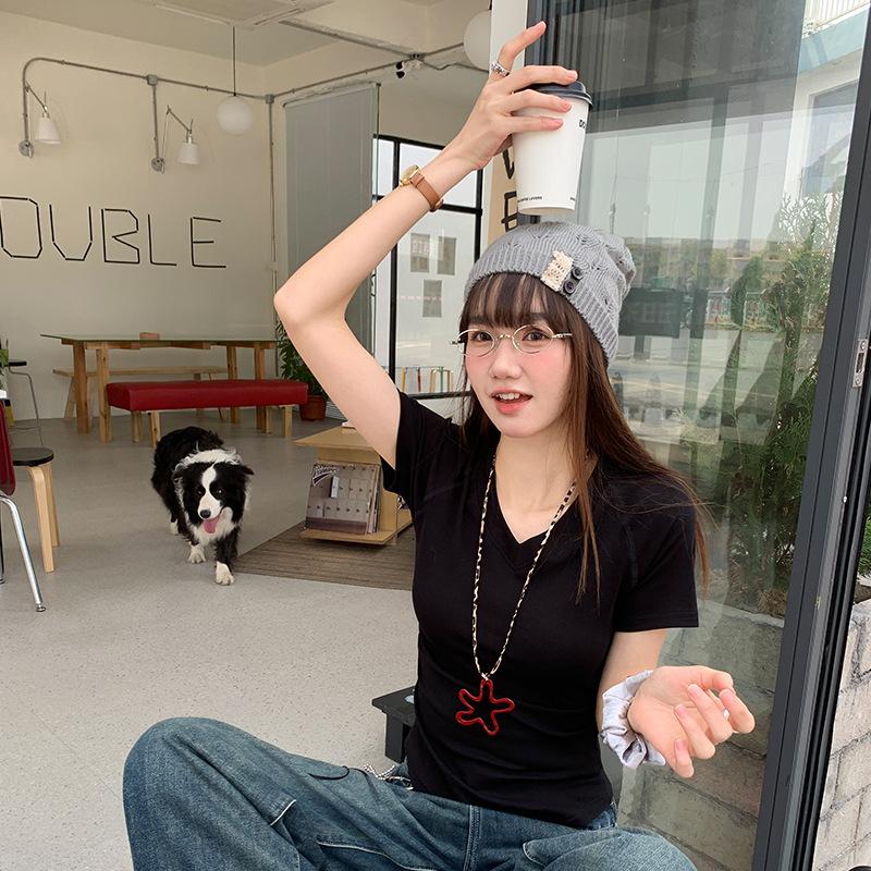 

Футболка с V-образным вырезом для женщин, короткий рукав, летний новый дизайн, плиссированная талия, облегающий крой, тонкий внутренний топ для женщин, лето XL