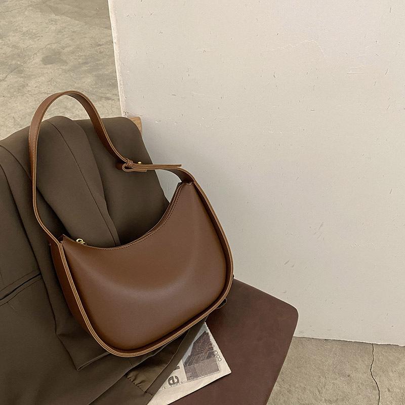 The Saddle Bag Is A Trendy Korean-style Underarm Bag and A Niche Crossbody Bag Casually