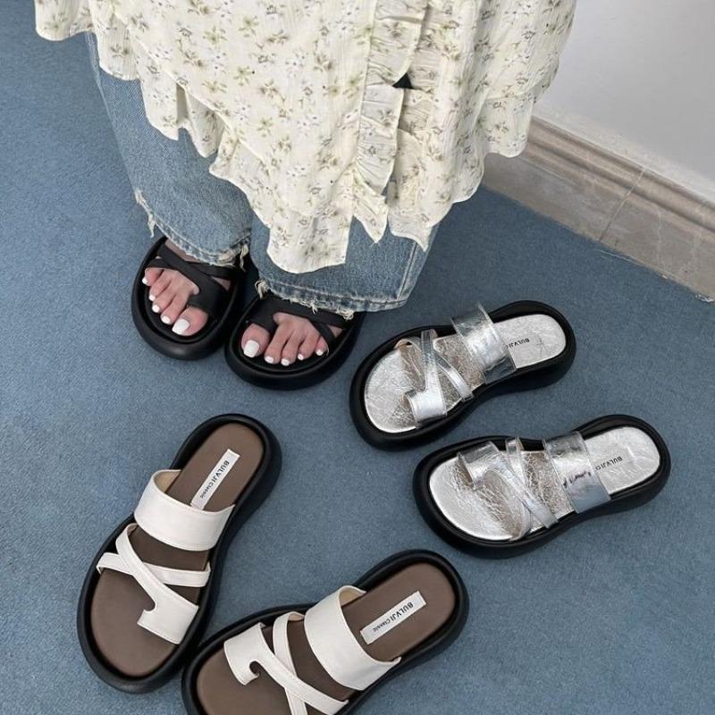 Set of toe design thick-bottomed cool slippers for women to wear summer new silver fashion word with beach slippers