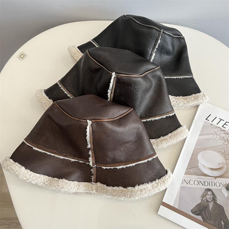 

Winter retro washed PU leather flat top bucket hat ladies velvet inner warm windproof fashion basin hat M（56-58cm） чорний