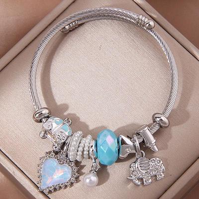 Stilvolles Armband mit Anhängern in Herzform mit Strasssteinen und Elefant, Multi-Element