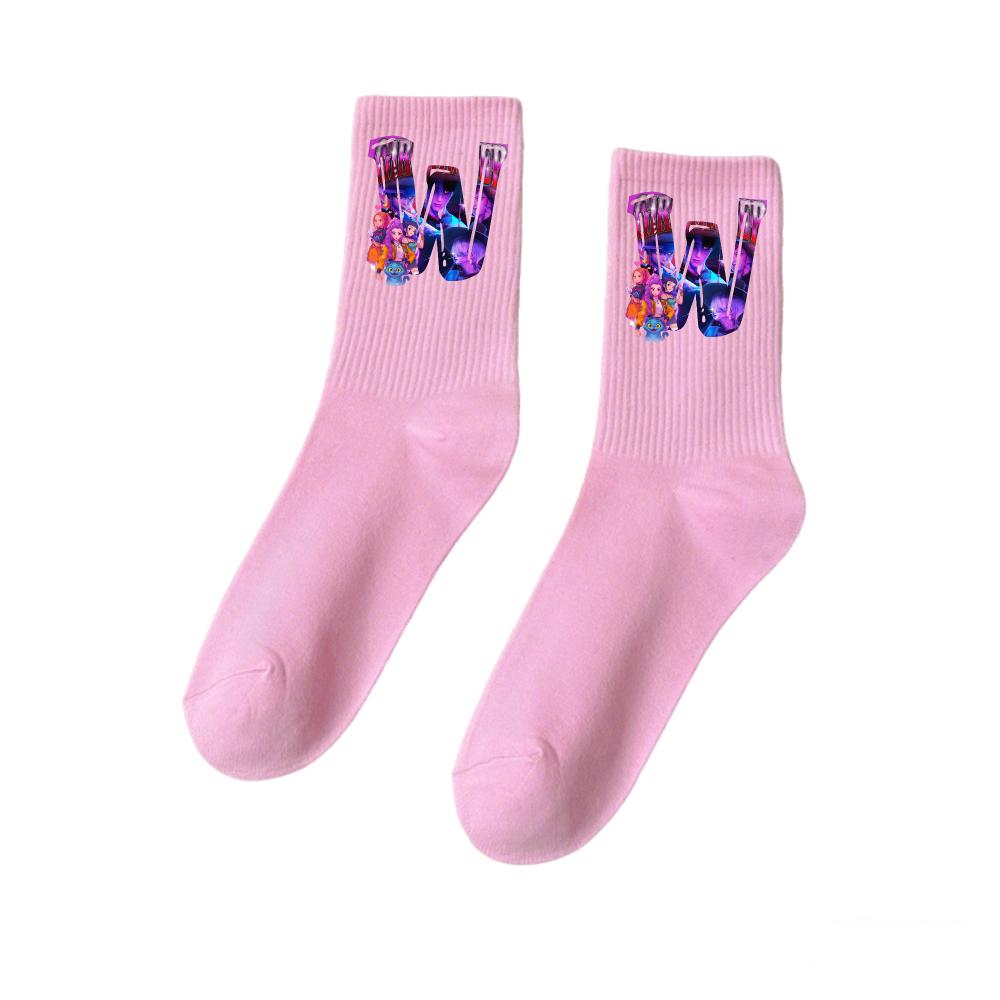 Chaussettes Adorables Kpop Chasseurs de Démons Lettre A-Z Chaussettes d'Étudiant pour Sports d'Extérieur Saison d'Automne Saison Froide Chaussettes Chaudes Chaussettes Mi-Mollet pour Filles Cadeaux pour Enfants