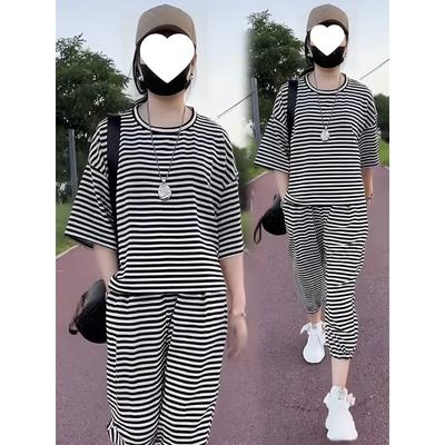 Sommerliches Sportlich-Legeres Damen-Outfit - Stilvoll, Verjüngend, Locker sitzend, Schlankmachendes und Figurschmeichelndes Gemustertes Zweiteiliges Set