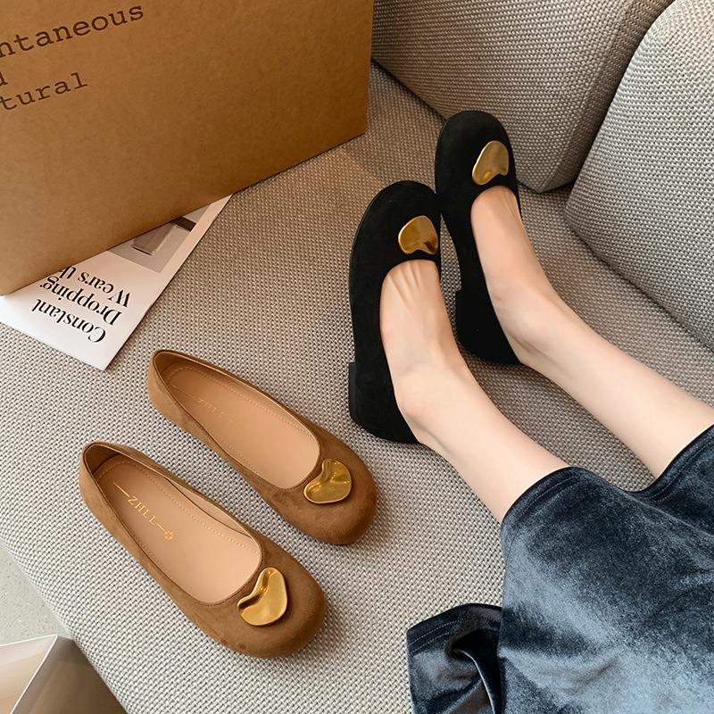 Liebe Metallschnellenschuhe neue flache Schuhe zum Hineinschlüpfen einzelne Schuhe verbreiterte große Größe Damenschuhe