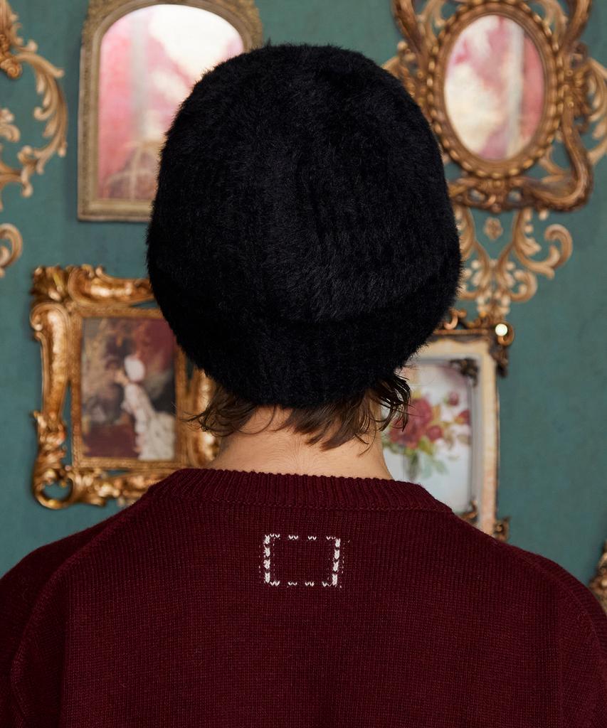 UNALLOYED Flower Fur Beanie / Black