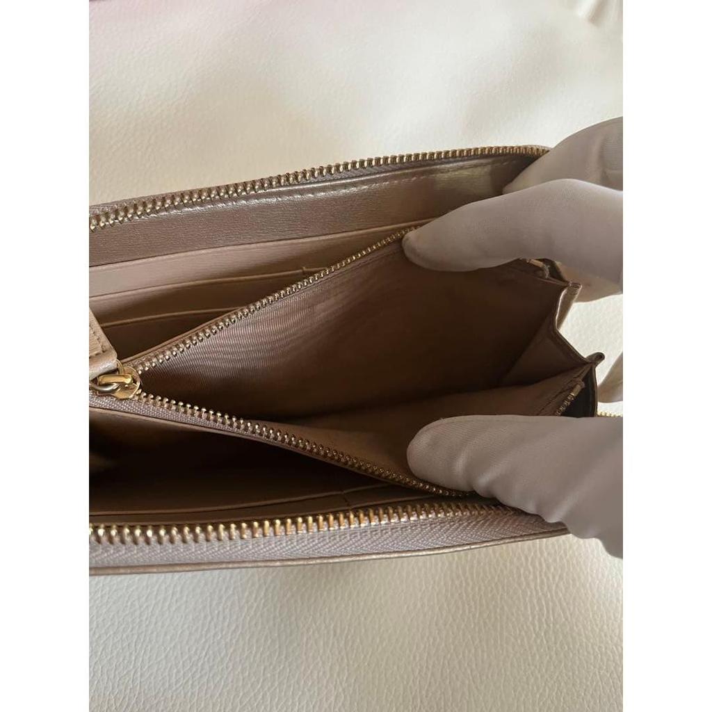 Used Excellent condition  Ferragamo long wallet, round zip, Gancini, leather, gold hardware