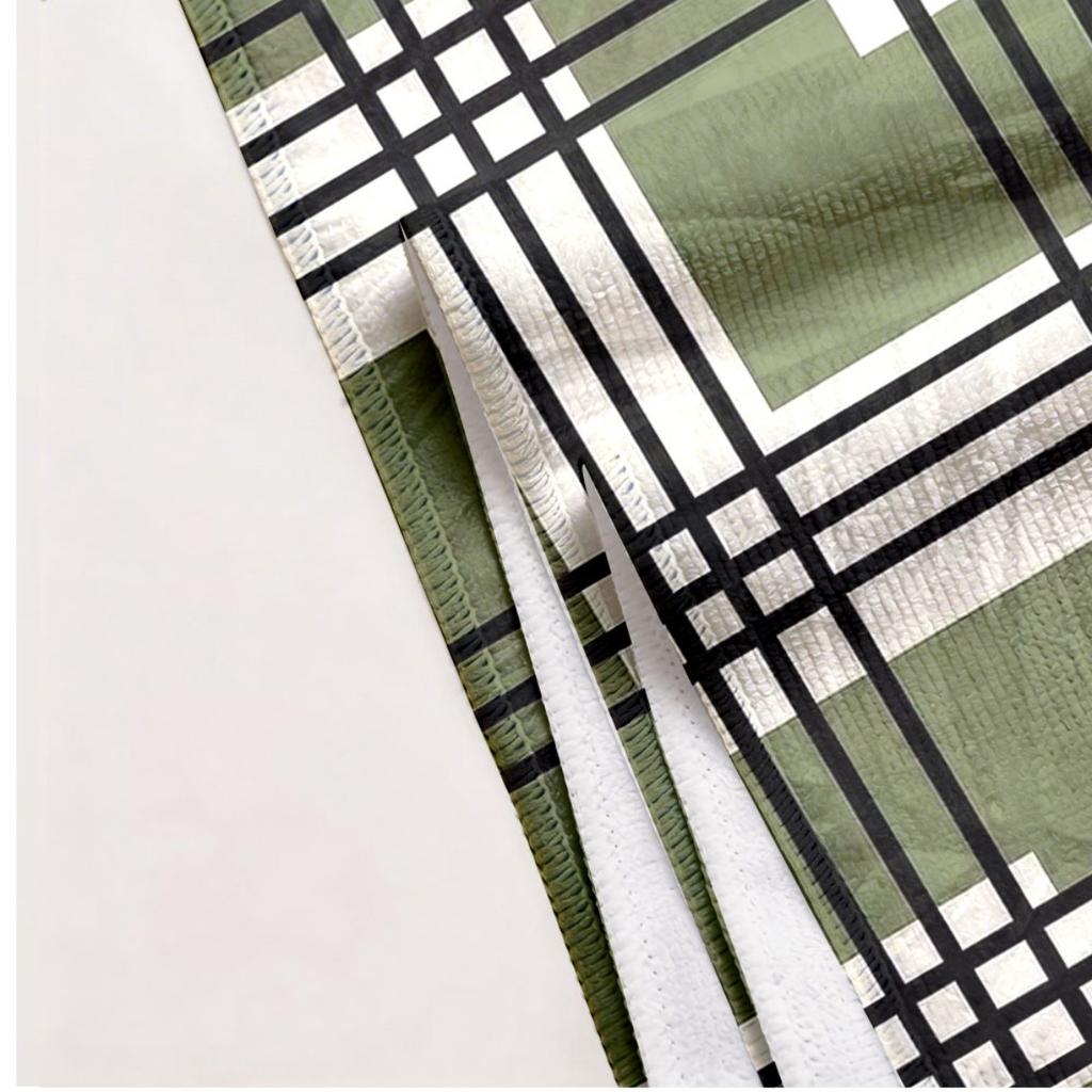 Minimalist geometric check pattern polyester microfiber beach towel is highly absorbent, suitable for swimming and beach outings
