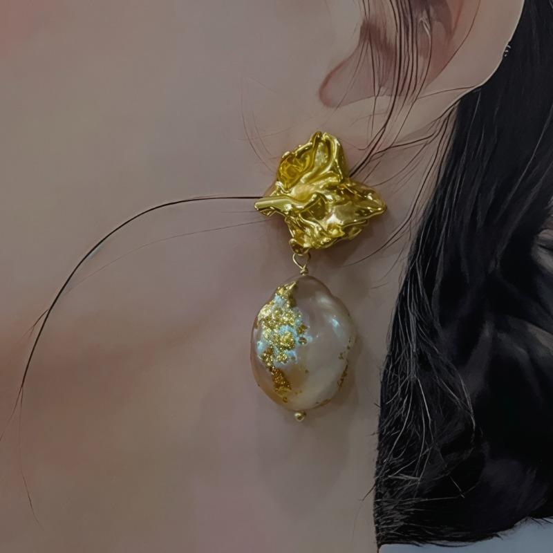 New creative personality niche natural strange color baroque pearl earrings stud earrings fashion trend women's gold foil earrings