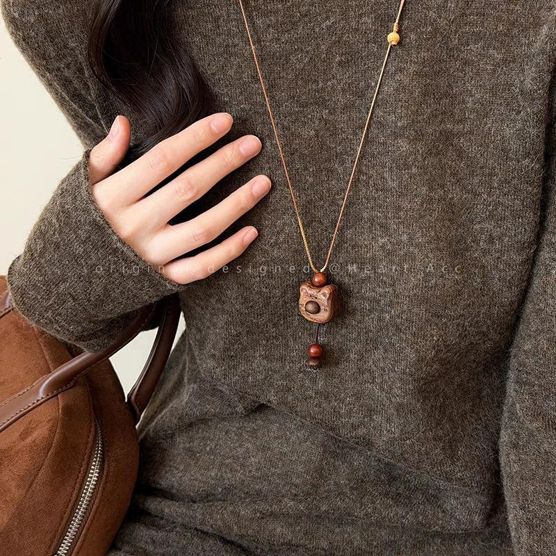 Cute thing is coming~ Wooden bear star necklace women's autumn and winter cute long sweater chain niche design accessories
