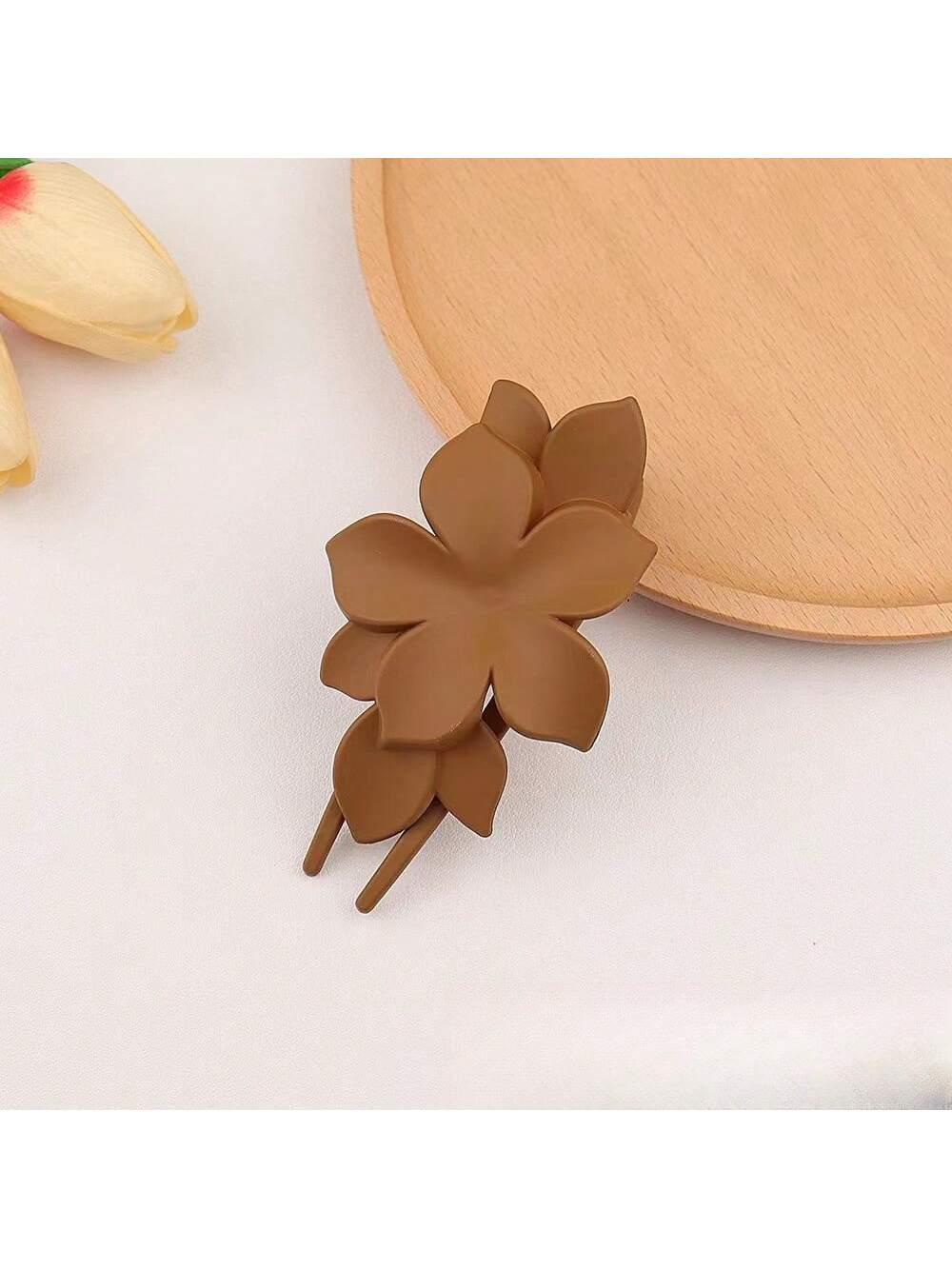 

4.2-inch large natural color coffee colored flower grab clip suitable for thick and thin hair, fixing hair and styling