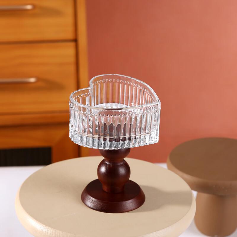 Набор винтажных стеклянных бокалов с сердцем