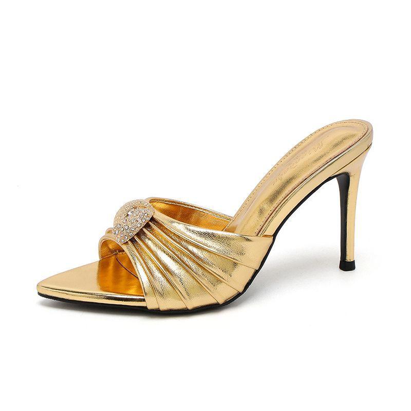 2025 Sommer neue Lackleder spitze Strass Metall Schnalle plissierte High Heels dünne Absätze tragen Zehenfrei coole Slipper Frauen