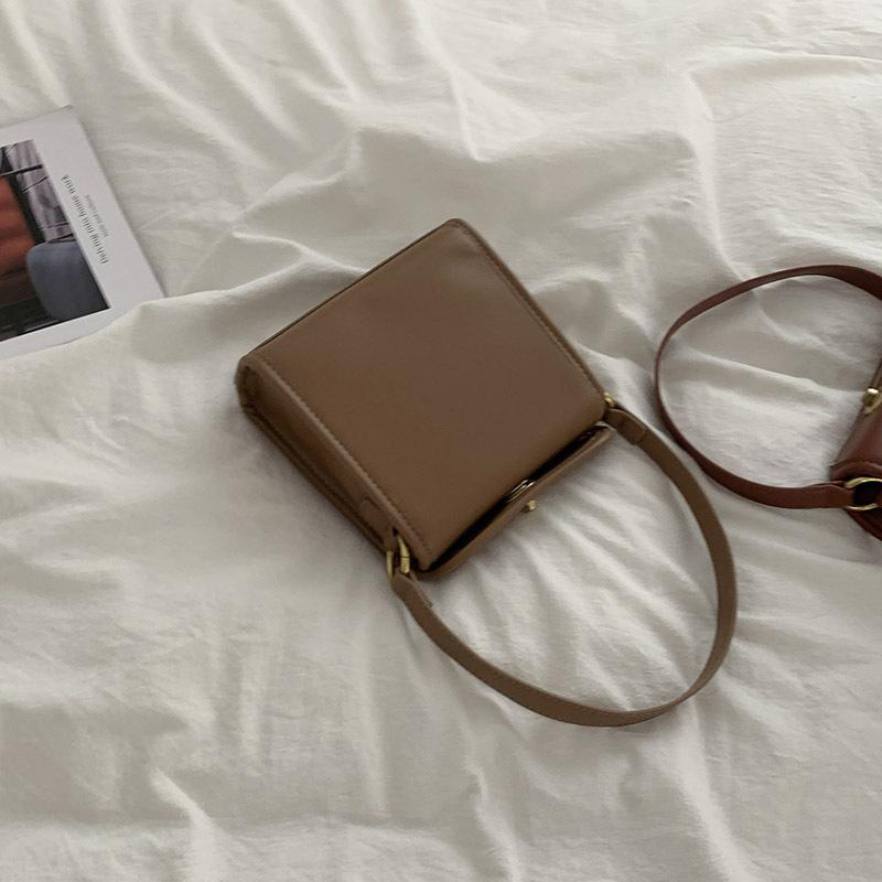 Versatile ins messenger bag women's 2025 new trendy fashion retro portable small square bag French niche shoulder bag