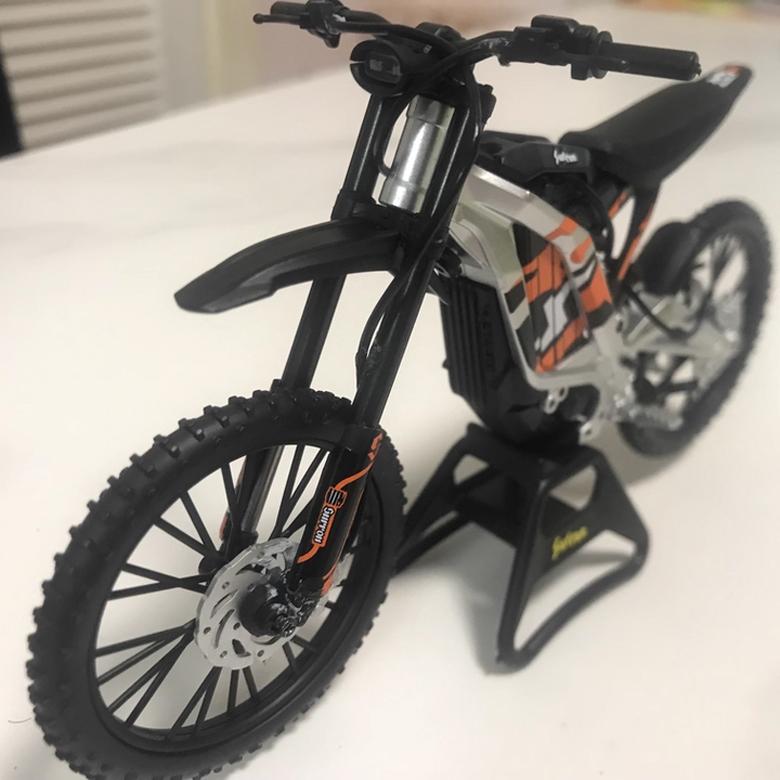 Surron Originale Luce Periferica Bee X Bicicletta Elettrica da Cross Modello di Assemblaggio Sur Ron12:1 Giocattolo Figura d'Azione in Plastica per Adulti