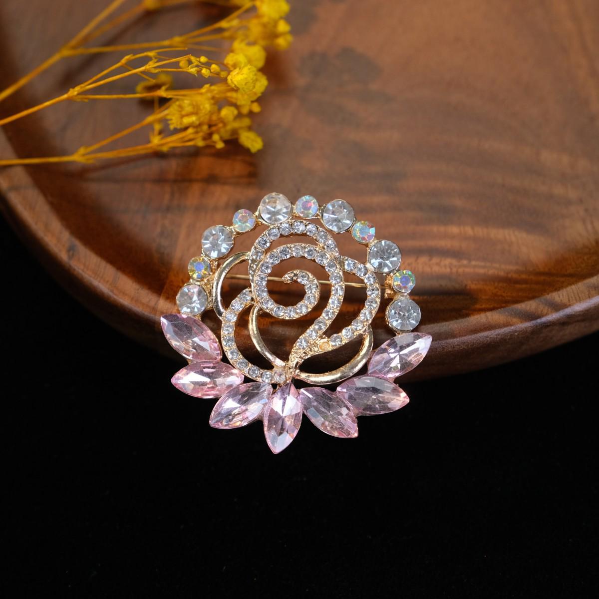 

Елегантна брошка зі стразами: Високоякісна японська та корейська мода кришталева шпилька для шарфа для жінок