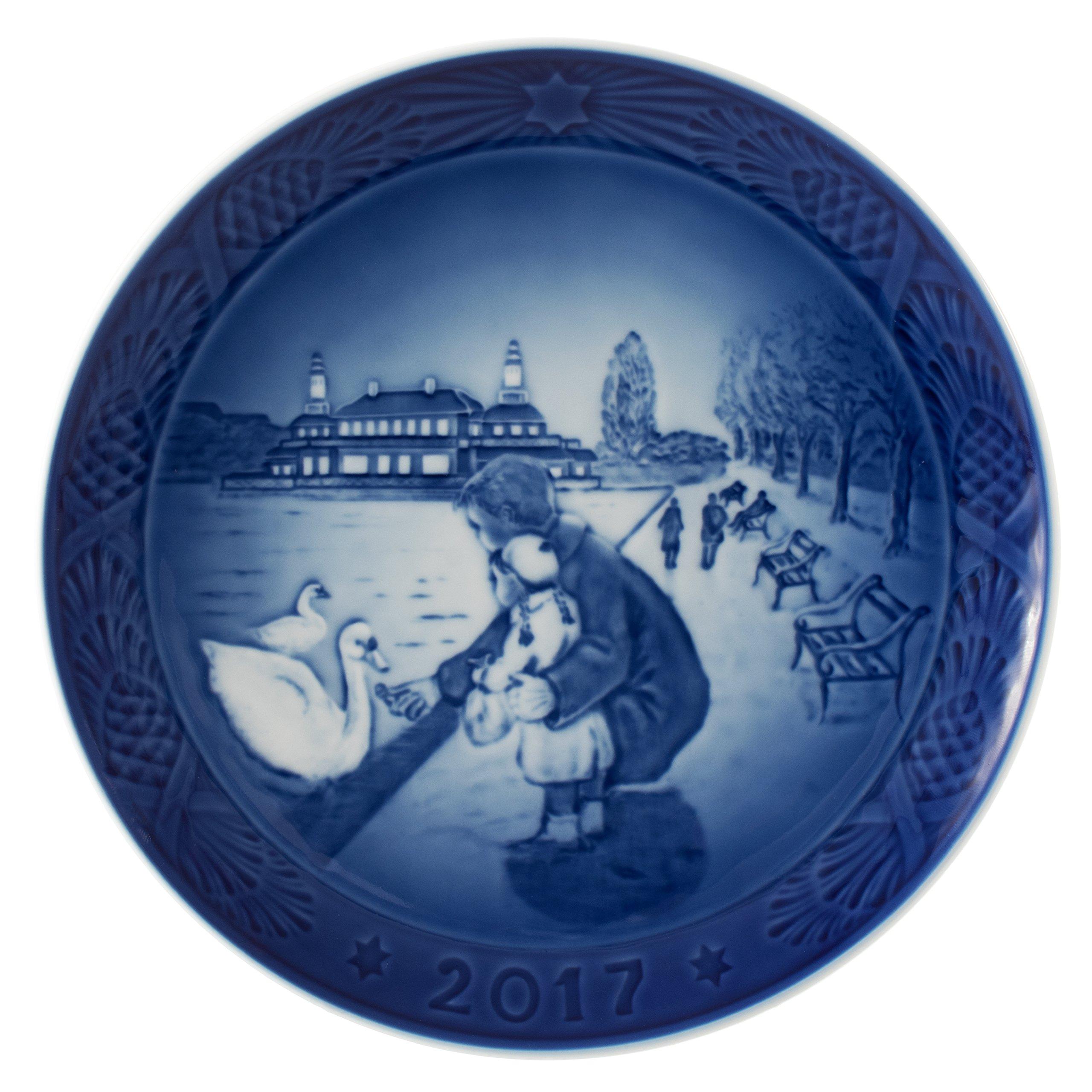 

ROYAL COPENHAGEN Рождественская тарелка 2017 года, Прогулка по берегу озера, 1901117 [Параллельный импорт]